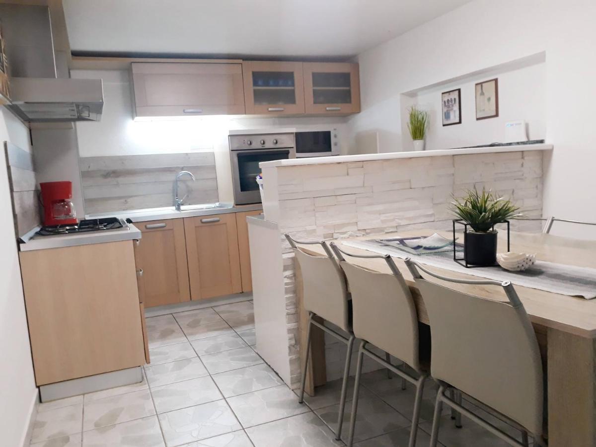 Villa Mihaela - Apartment Ana Cesarica Kültér fotó