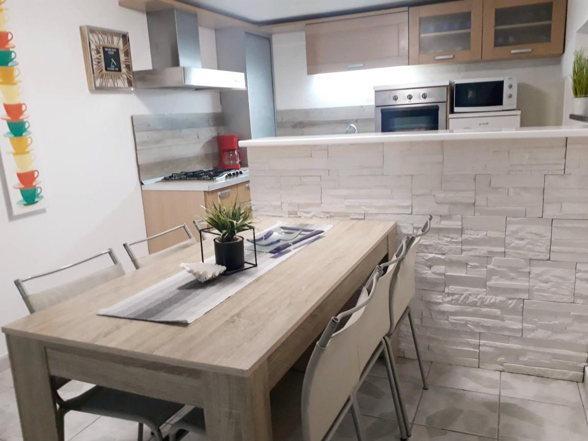 Villa Mihaela - Apartment Ana Cesarica Kültér fotó
